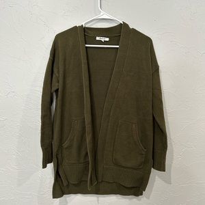 Madewell Cardigan. Size XS. Slight discoloration in left pocket